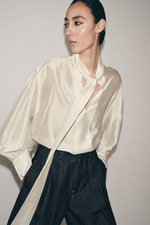 Рубашка из атласа с завязками ZW COLLECTION - ZARA