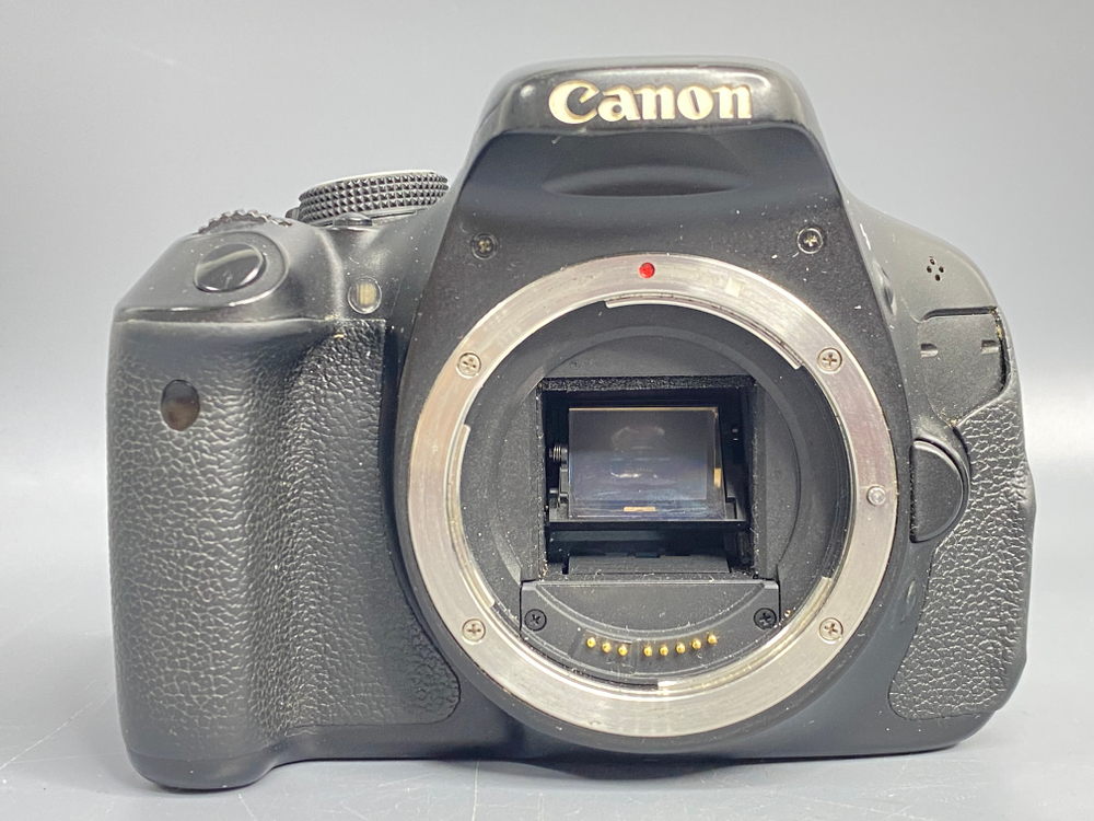 Canon 600D KIT Без башмака и видоискателя
