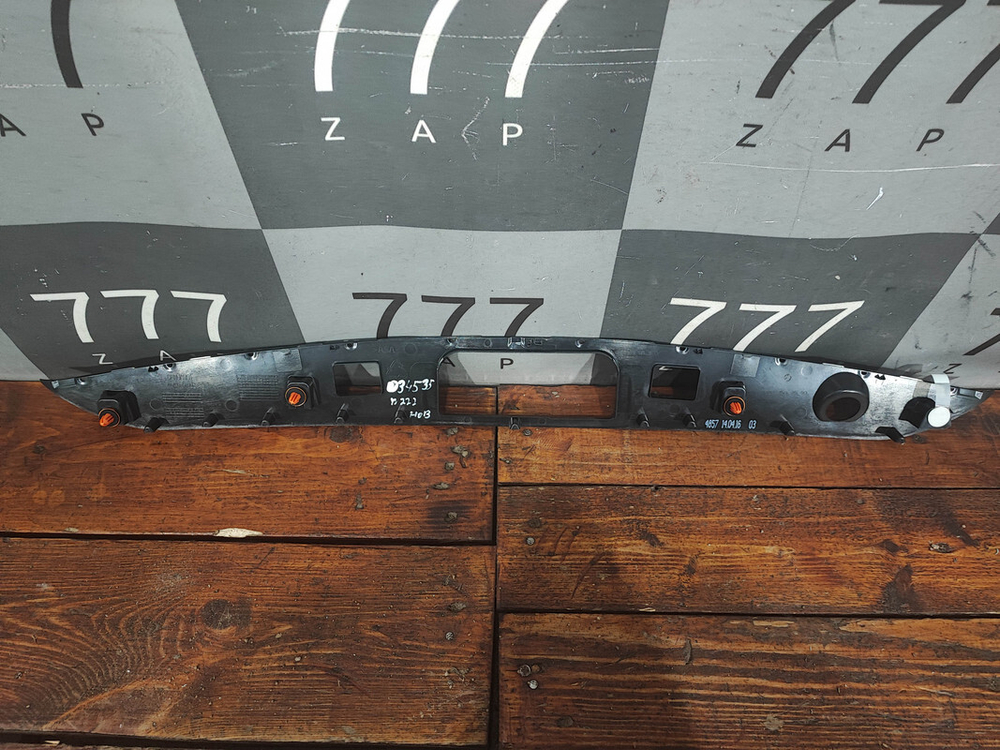 Накладка крышки багажника Mercedes S (W222) Новая Оригинал A2227500500