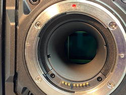 Blackmagic URSA 4K Canon EF Не включается