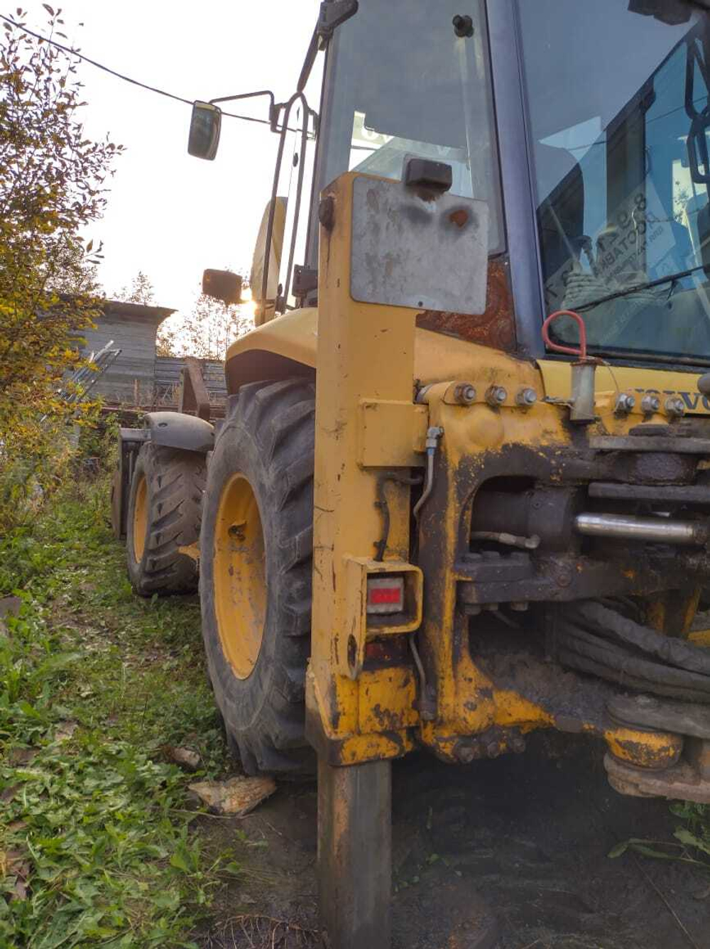 Экскаватор-погрузчик Volvo BL71, 2008 года в продаже в сентябре, октябре 2025 в СПб. Цена договорная.