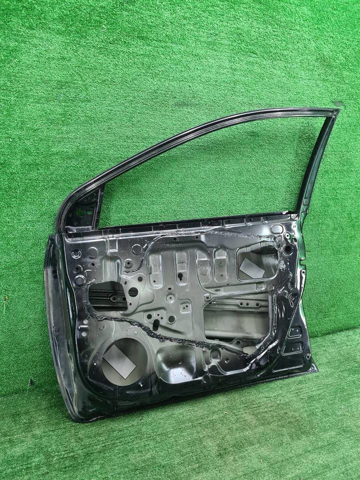 Дверь передняя правая Toyota Corolla E160 (13-19)