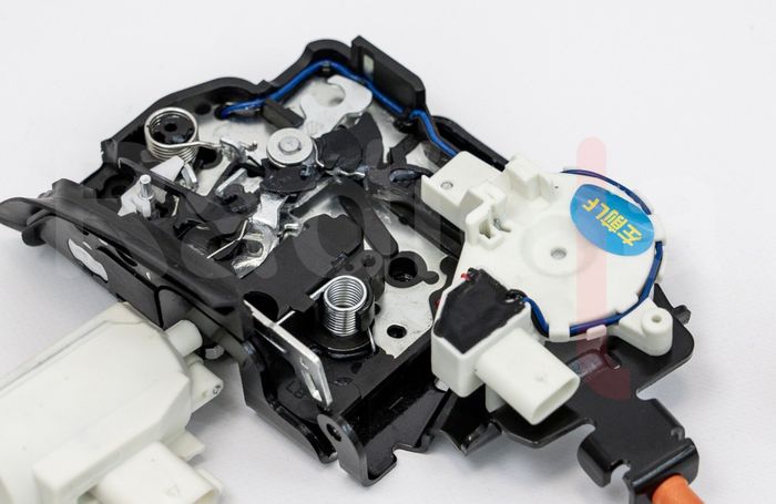 Автоматические доводчики на 4 двери для Audi и Porsche 2010-2024 - RDL-SAS-Z01