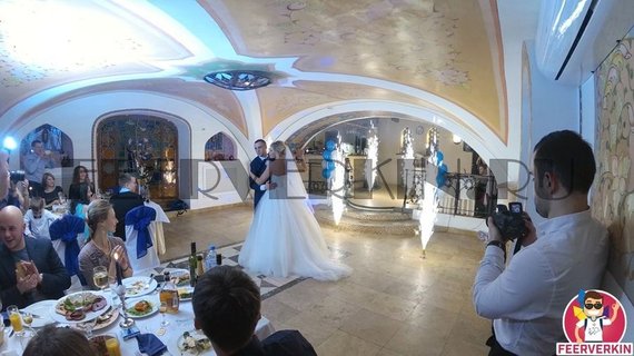 Холодные фонтаны и вспышки для помещений