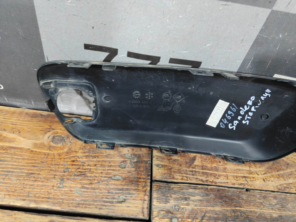 Накладка переднего бампера правая Renault Sandero 2 Stepway 13-22 Б/У Оригинал 620757336R