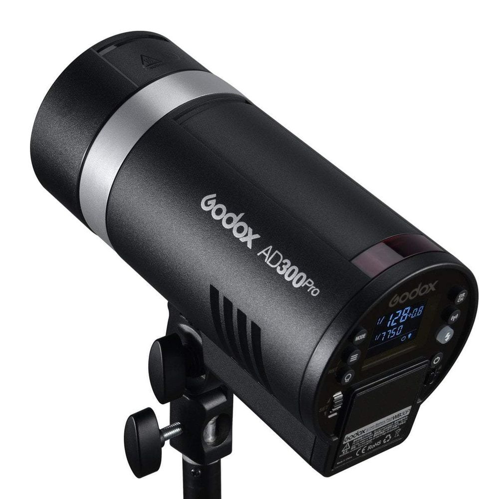 Комплект студийного света Godox AD300Pro KIT