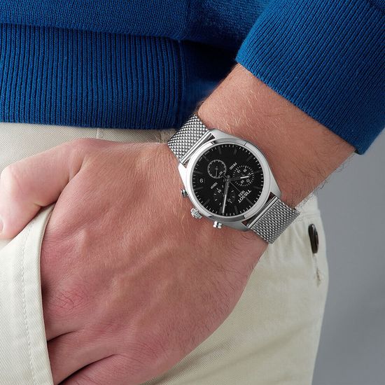Мужские швейцарские часы с секундомером Tissot T101.417.11.051.01 на руке
