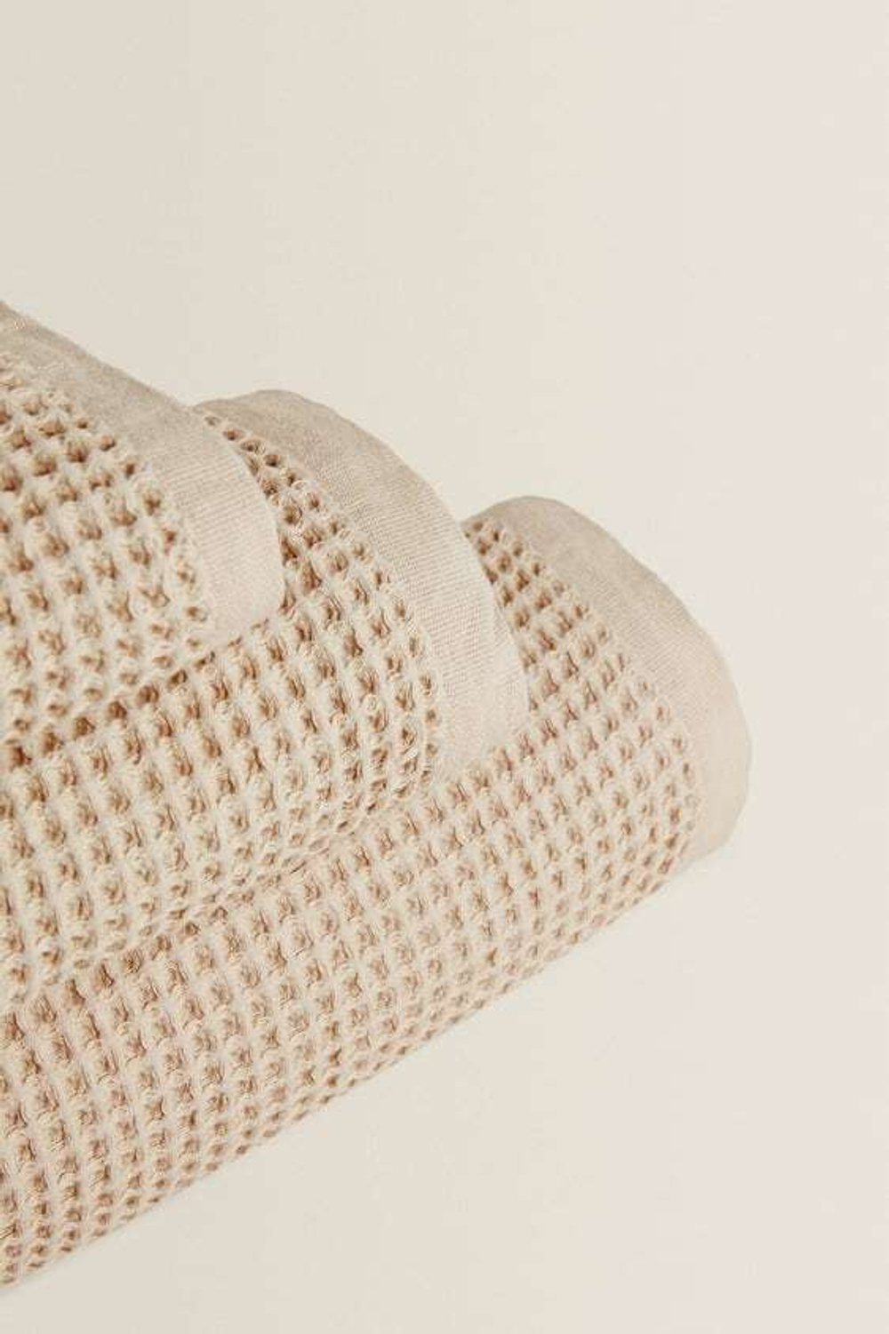 ZARA HOME ВАФЕЛЬНОЕ БАННОЕ ПОЛОТЕНЦЕ, ПЕСОЧНЫЙ