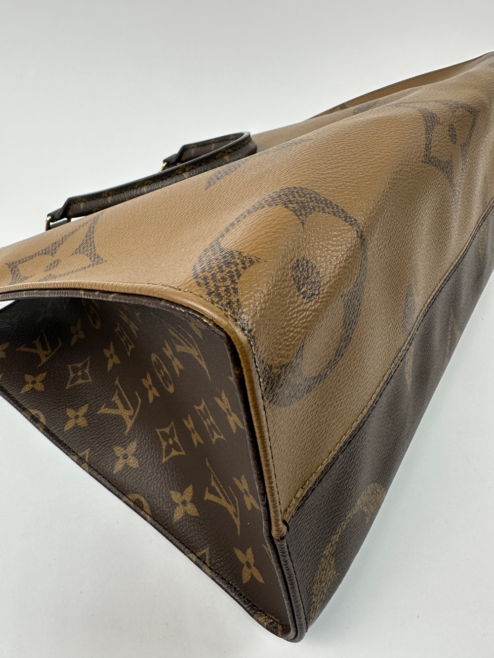 Сумка Louis Vuitton OnTheGo