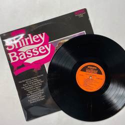 Винтажная виниловая пластинка LP Shirley Bassey (UK 1976)
