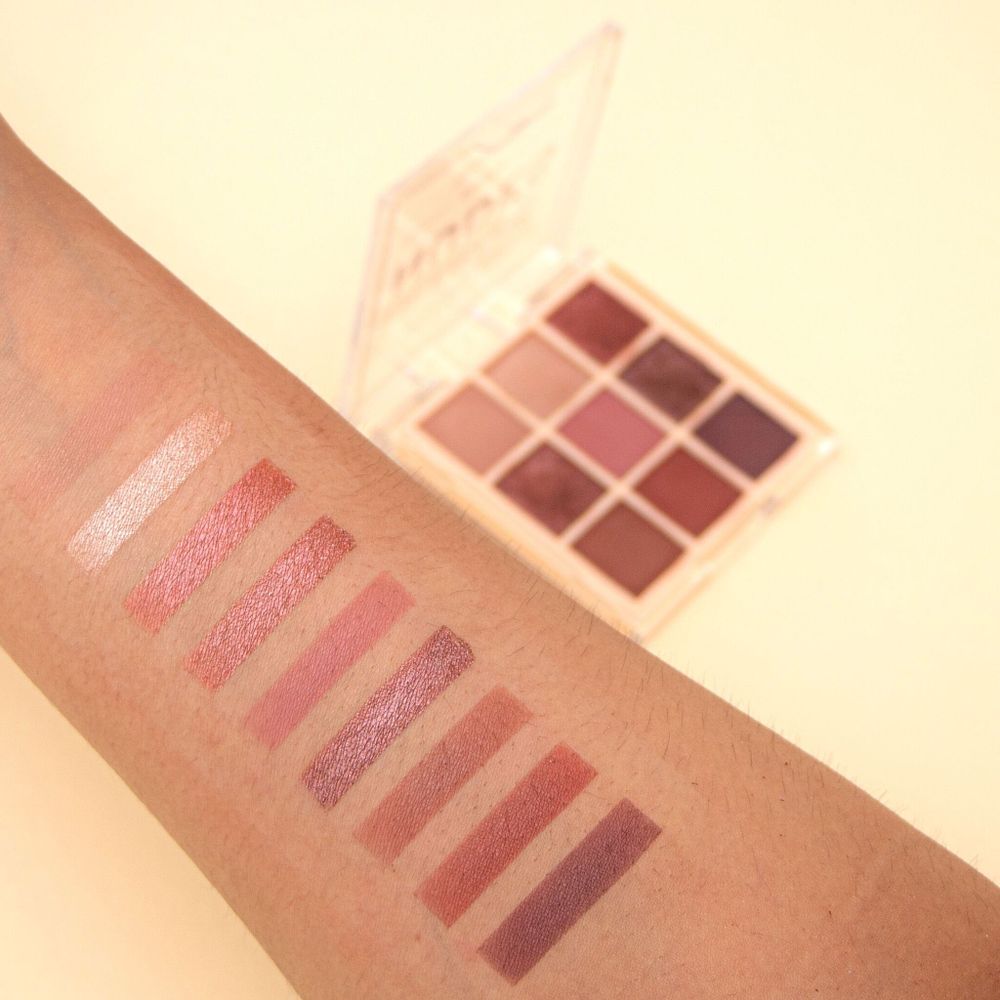 Палетка теней для век Makeup Revolution Ultimate Nudes Eyeshadow Palette DARK