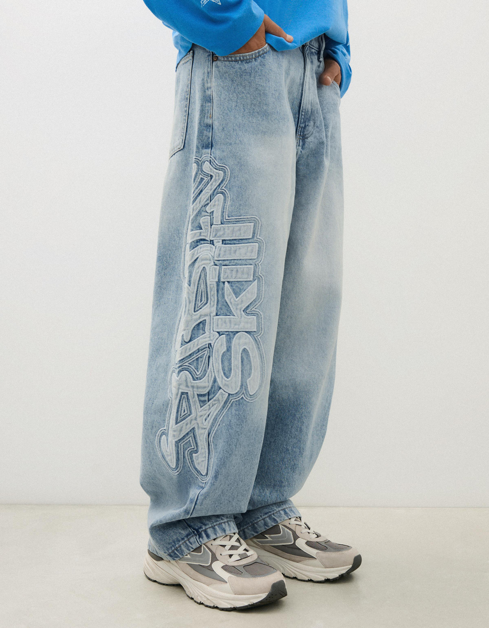 Мужские джинсы super baggy fit с нашивками по бокам - BERSHKA