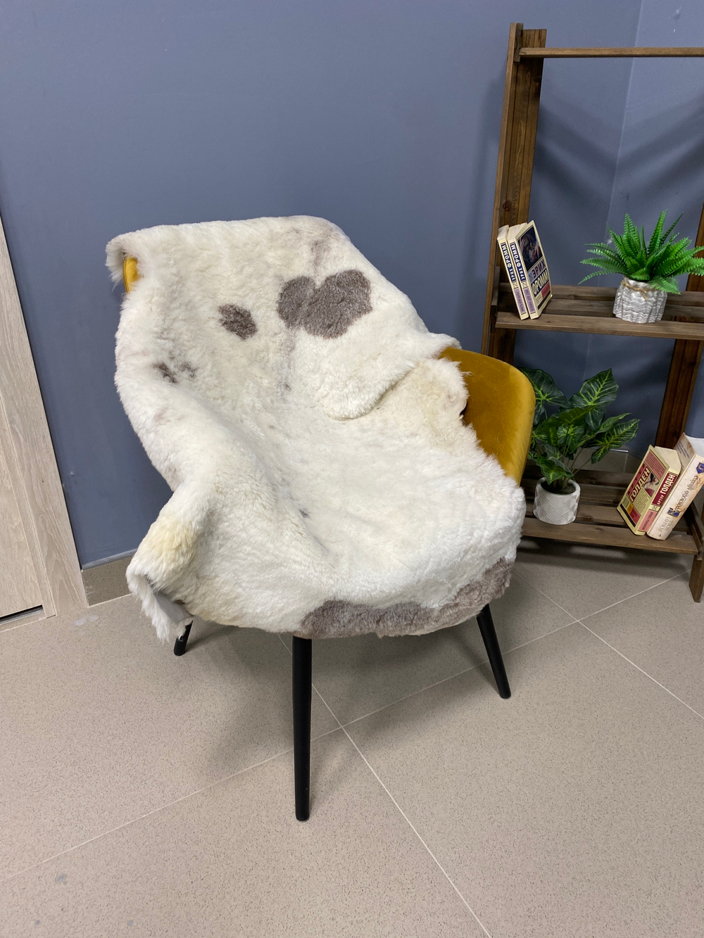 Шкура коврик меховой прикроватный овчина, 110х60 см.