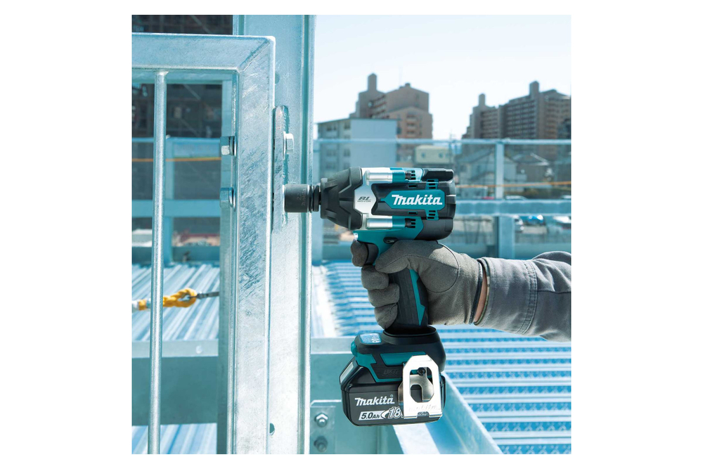 Гайковерт ударный аккумуляторный Makita LXT BL 18В, 1/2", 700Нм, (1x3Ач, з/у), кейс, крючок, подсветка DTW700RF1J