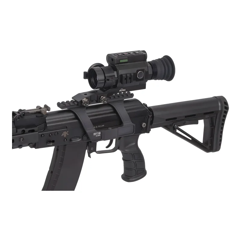 Тепловизионный прицел ATAK ET23-35 PRO - установленный на оружие, вид вполоборота