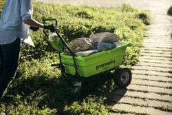Тележка садовая аккумуляторная самоходная GREENWORKS G40GC 40В,106л,без АКБ и ЗУ (7400007)