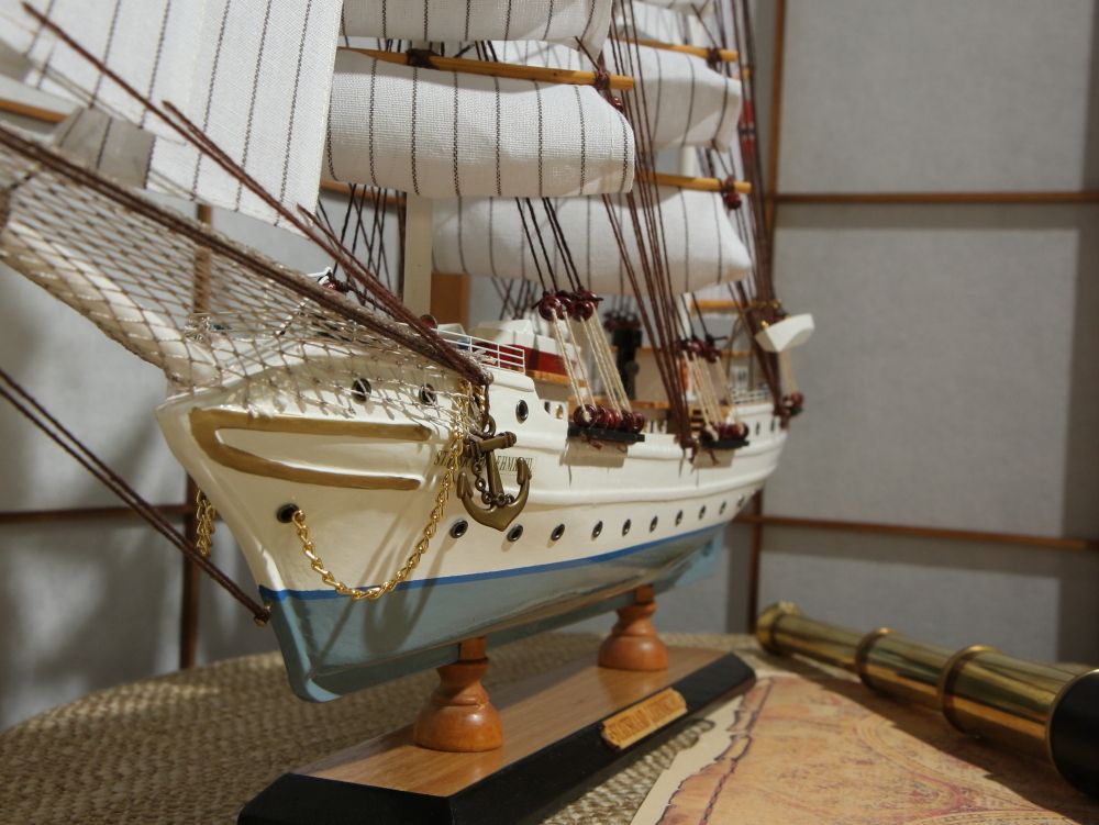 Meteor Lights Модель парусника ''Statsraad lehmkuhl'