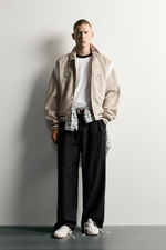БОМБЕР ИЗ ИСКУССТВЕННОЙ ЗАМШИ С НАШИВКАМИ — ZARA