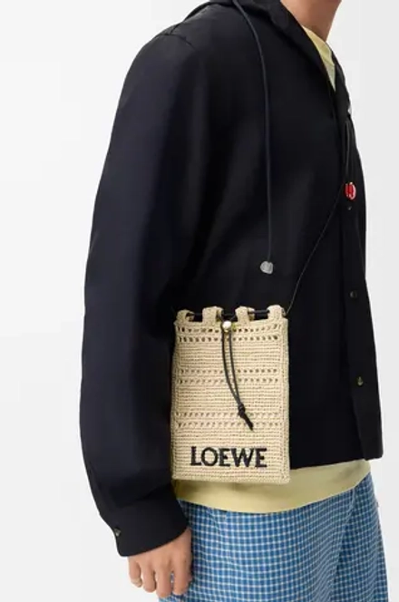 Loewe Сумка-мешок Patch Crochet на шнурке из телячьей кожи и рафии, натуральный/черный