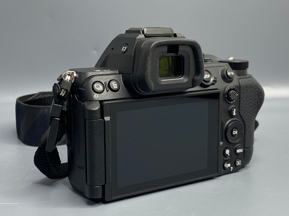 Nikon Z5 II — 850 кадров состояние нового