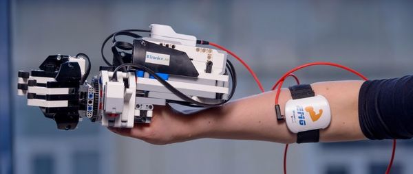 Совместное образовательное решение LEGO Mindstorms EV3 и BiTronics Lab Совместное образовательное решение LEGO Mindstorms EV3 и BiTronics Lab