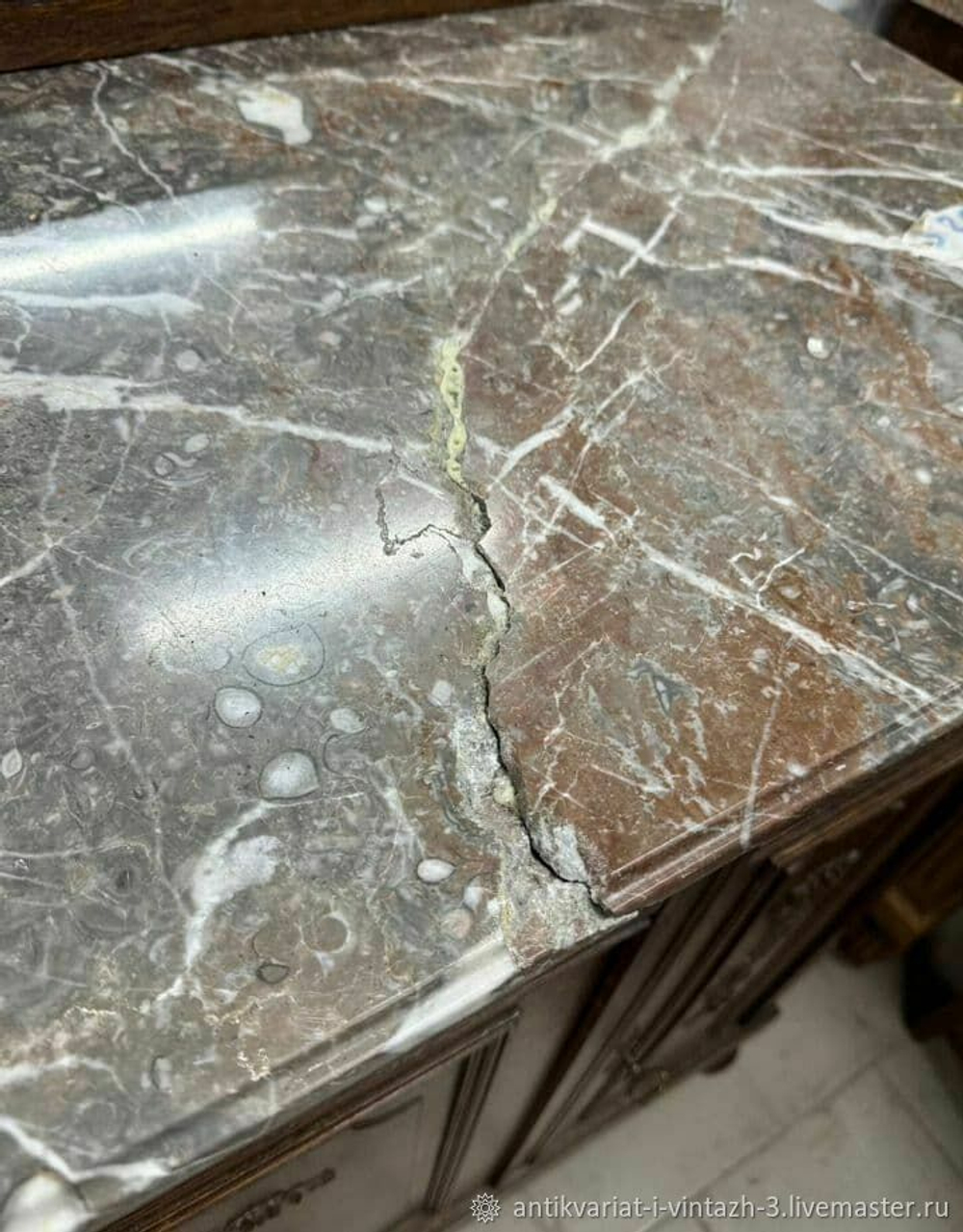 Старинный комод с зеркалом