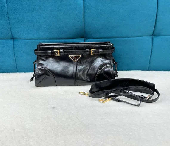 Кожаная большая сумка Prada Bonnie