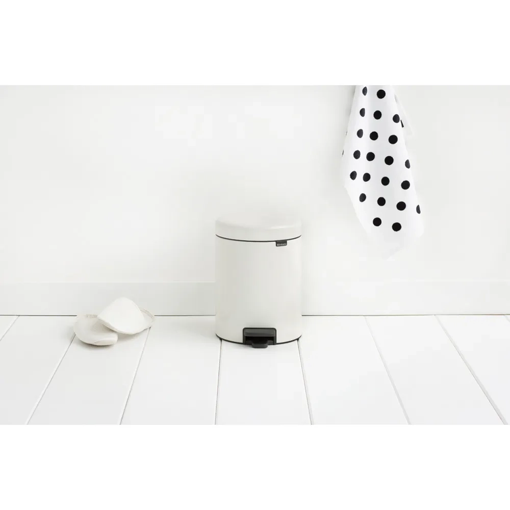 Brabantia Контейнер для мусора NewIcon 5л белый 112065