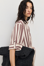 Платье с поясом — открытый воротник - H&M