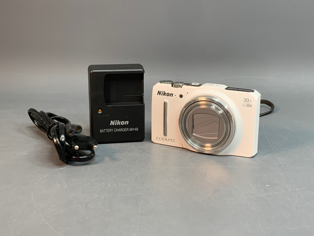 Nikon Coolpix S9700