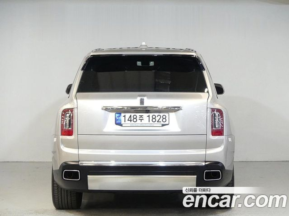 Rolls-Royce Cullinan 6.7 V12 — 2023