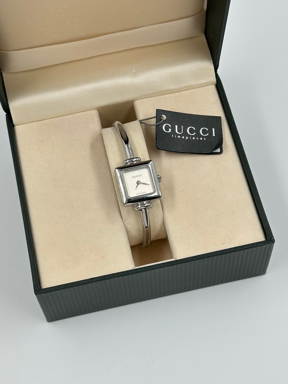 Часы Gucci 1900L
