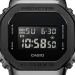 Мужские наручные часы Casio GM-5600UB-1