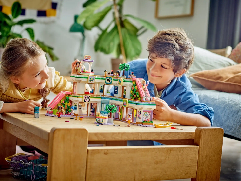 Конструктор LEGO Friends 42604 Торговый центр Хартлейк-Сити