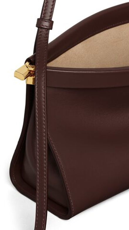 ALAÏA СУМКА LE CLICK EAST WEST ИЗ НАТУРАЛЬНОЙ КОЖИ, КОРИЧНЕВЫЙ