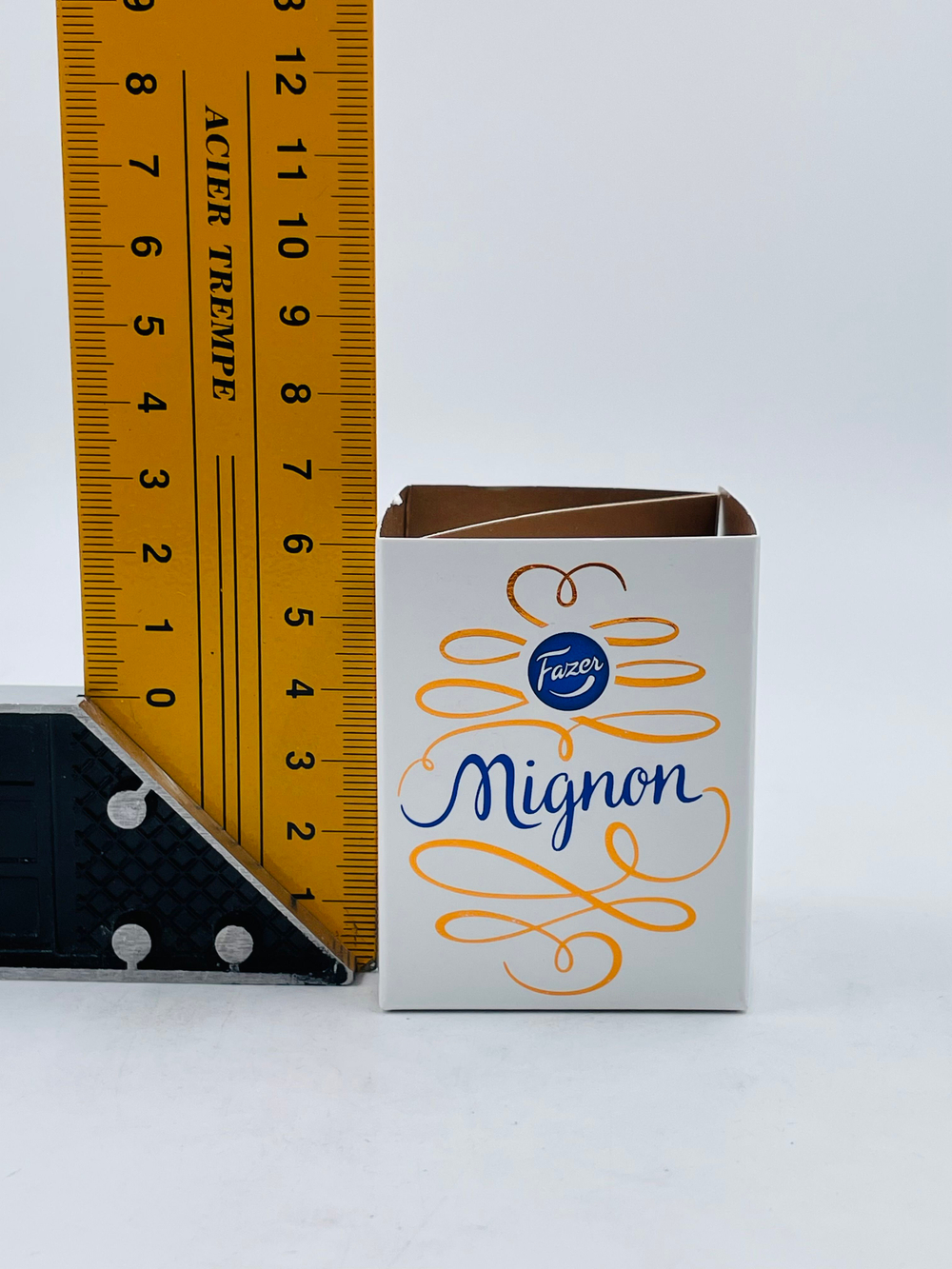 Шоколадное яйцо FAZER MIGNON из шоколадной нуги с миндалём и лесными орехами в натуральной скорлупе 52 г (из Финляндии)