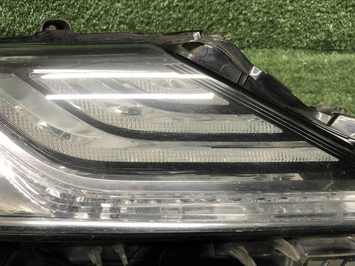 Фара правая Toyota Camry xv70 (20-нв) LED