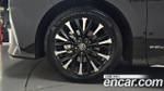 Toyota Alphard 2.5 HEV Executive AWD — 2025