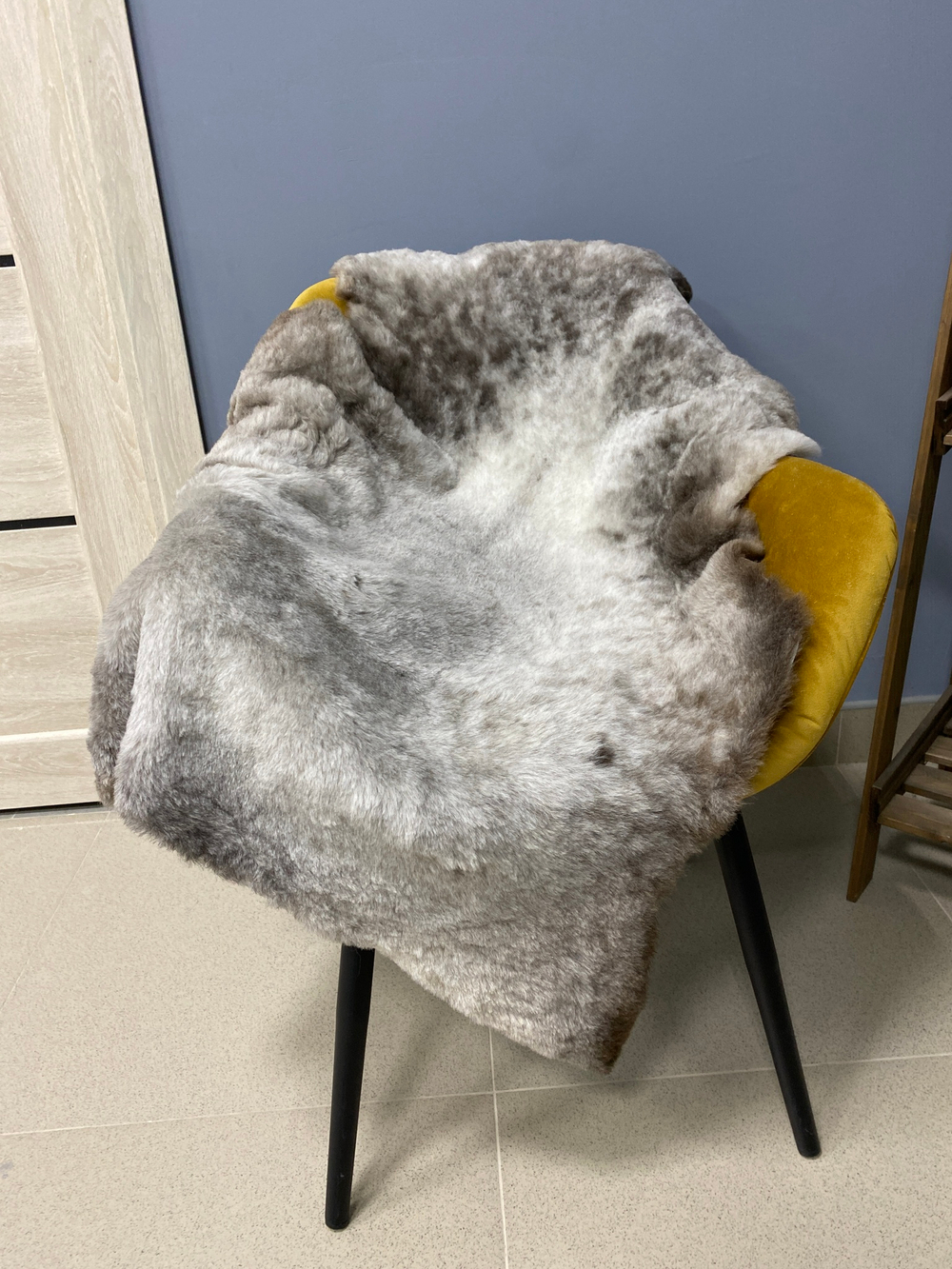 Шкура коврик меховой прикроватный овчина, 110х60 см.