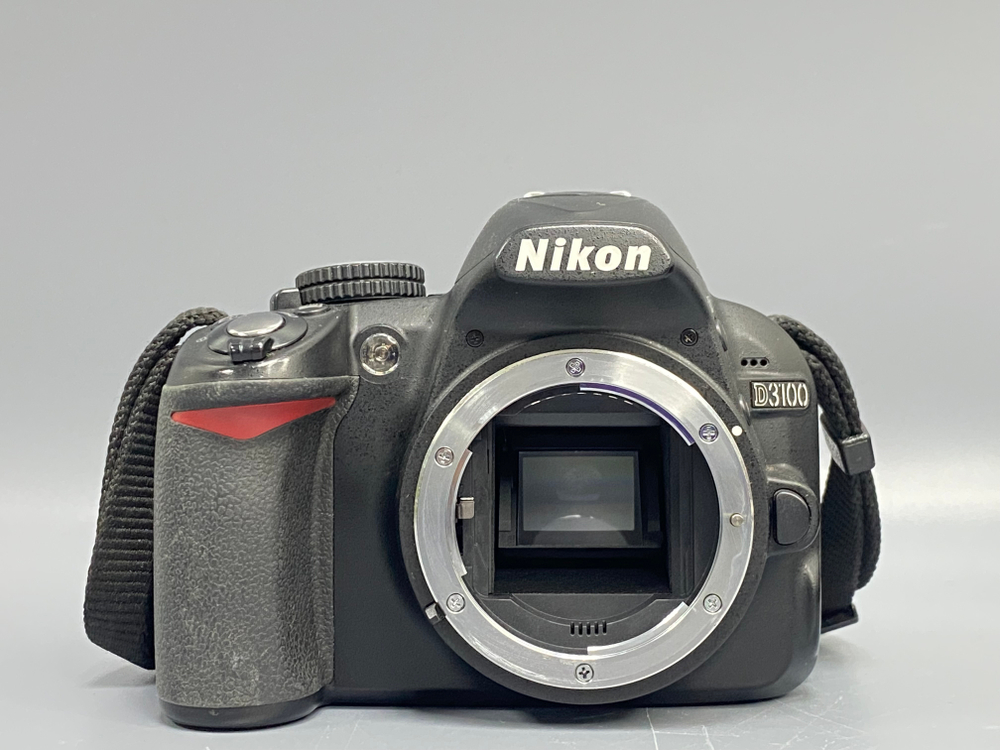 Nikon D3100 kit 18-55mm VR 15200 кадров