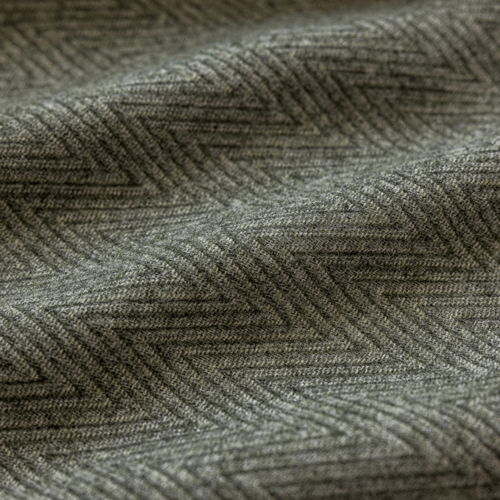 Шерстяная портьерная ткань «Sage Herringbone» — натуральная шерсть с крупным елочным переплетением для штор от пола до потолка