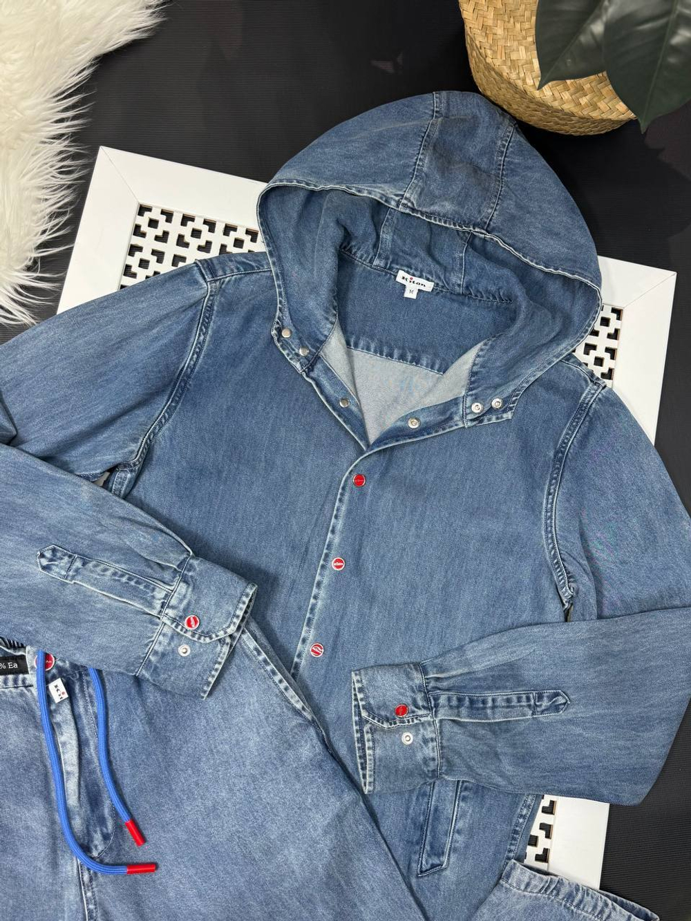 Джинсовой костюм Kiton