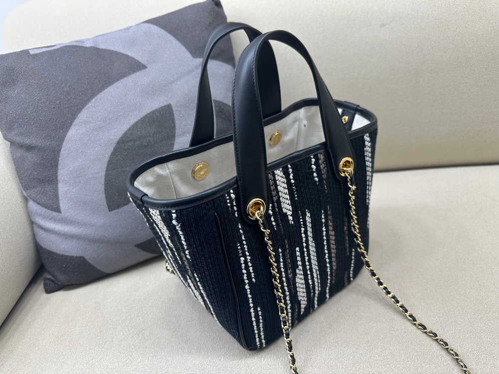 Женская сумка-корзинка Chanel из канваса — чёрная, 21 см — фото 5