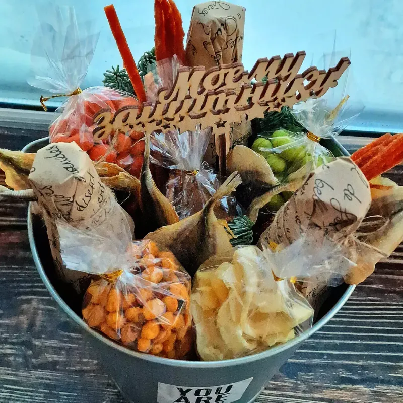 Подарочный набор "Ведро с закусками" Подарочный набор "Ведро с закусками"