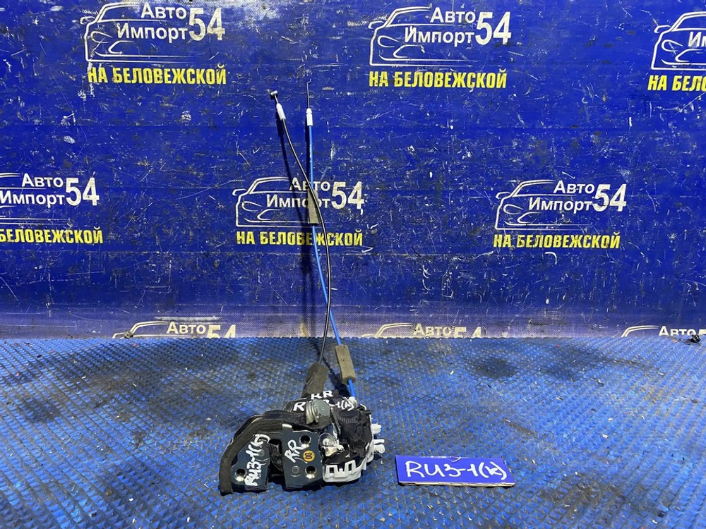 Замок двери задней правой Honda VEZEL 2014