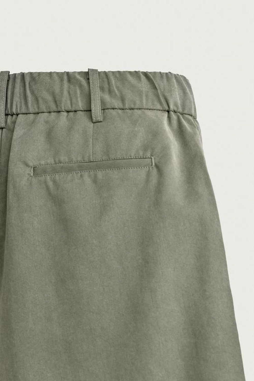 ZARA СТРУЯЩИЕСЯ ШОРТЫ RELAXED FIT, ТЕМНО-ЗЕЛЕНЫЙ