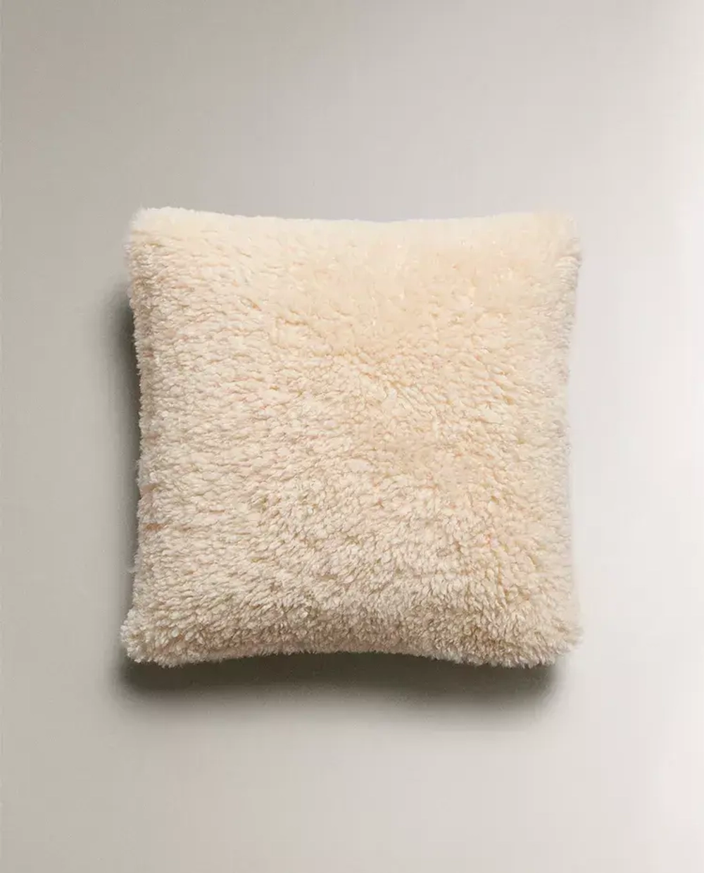 ZARA HOME НАВОЛОЧКА ДЛЯ ДЕКОРАТИВНОЙ ПОДУШКИ ИЗ ИСКУССТВЕННОЙ ОВЧИНЫ, ЭКРЮ