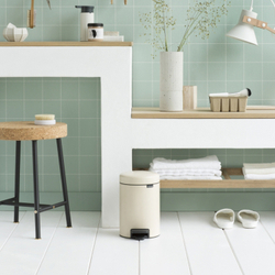 Ведро Brabantia NewIcon 3л миндальное в интерьере