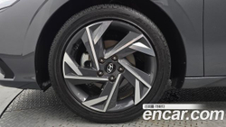 Hyundai AVANTE 1.6 — 2025