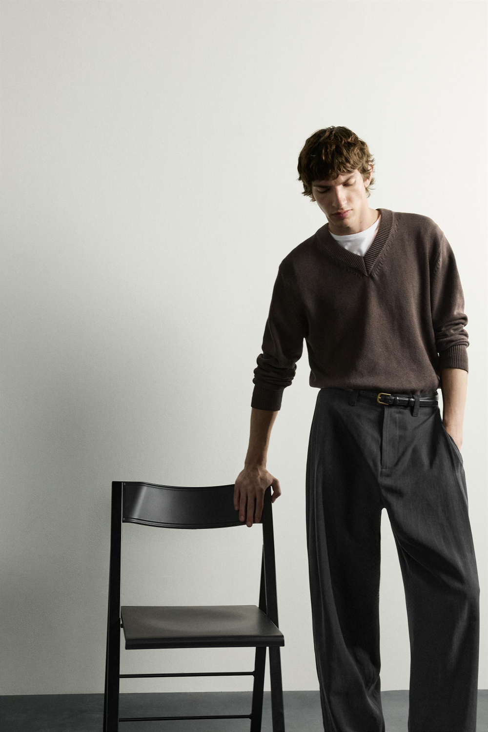 СТРУЯЩИЕСЯ БРЮКИ С БОКОВЫМИ СКЛАДКАМИ — ZARA